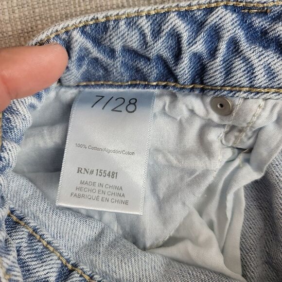 đ5/$25đSIMPLEâSOCIETYâDistressed CutâOffâShorts - Picture 9 of 9